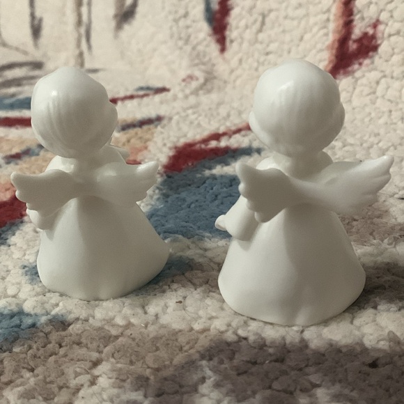 Angel Figurines Holding Flowers - Picture 3 of 5